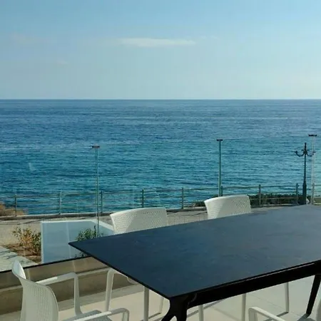 Marina Hills Im Kretischen Stil Mit Privatpool Direkt In Strandnaehe Case de vacanță *